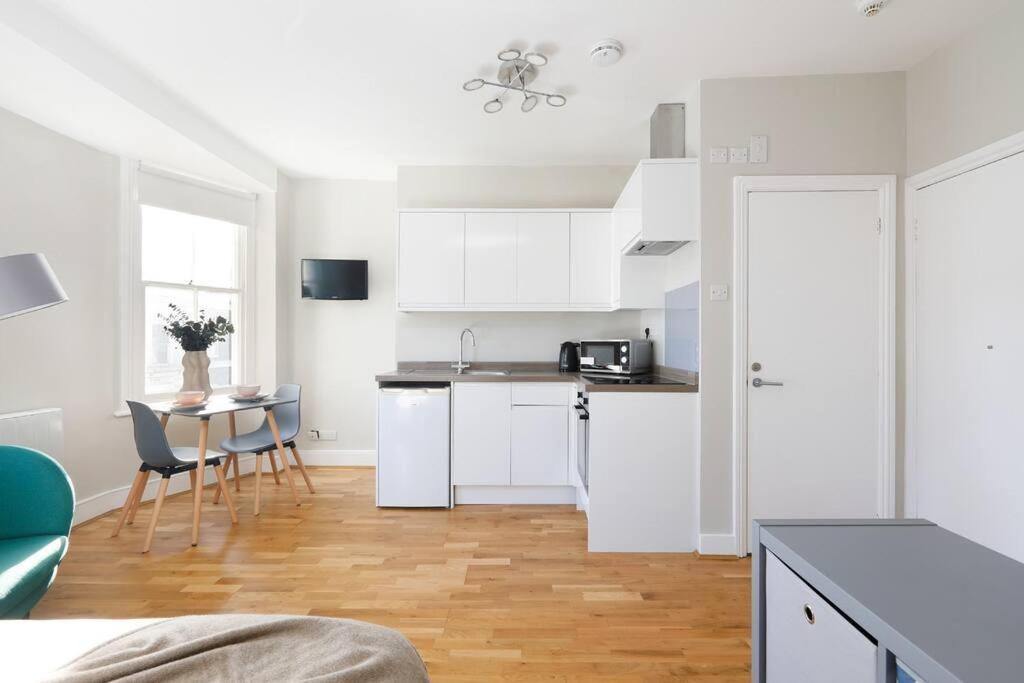 Cosy Studio Flat Moments From The Beach, Kemptown Brighton Eksteriør billede